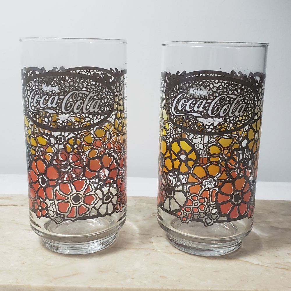 Two Vintage coca cola retro flower glasses